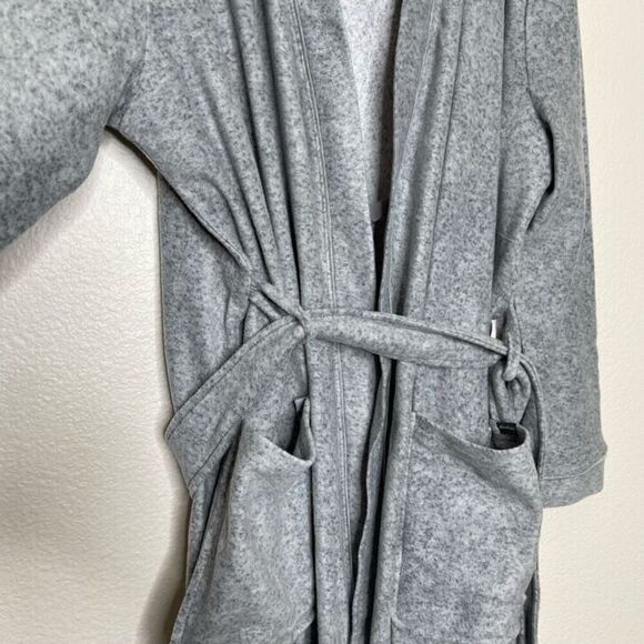 Eddie Bauer Sleepwear 2XL Robe Soft Fleece Gray Long Wrap Tie Pockets Womens - Picture 4 of 13